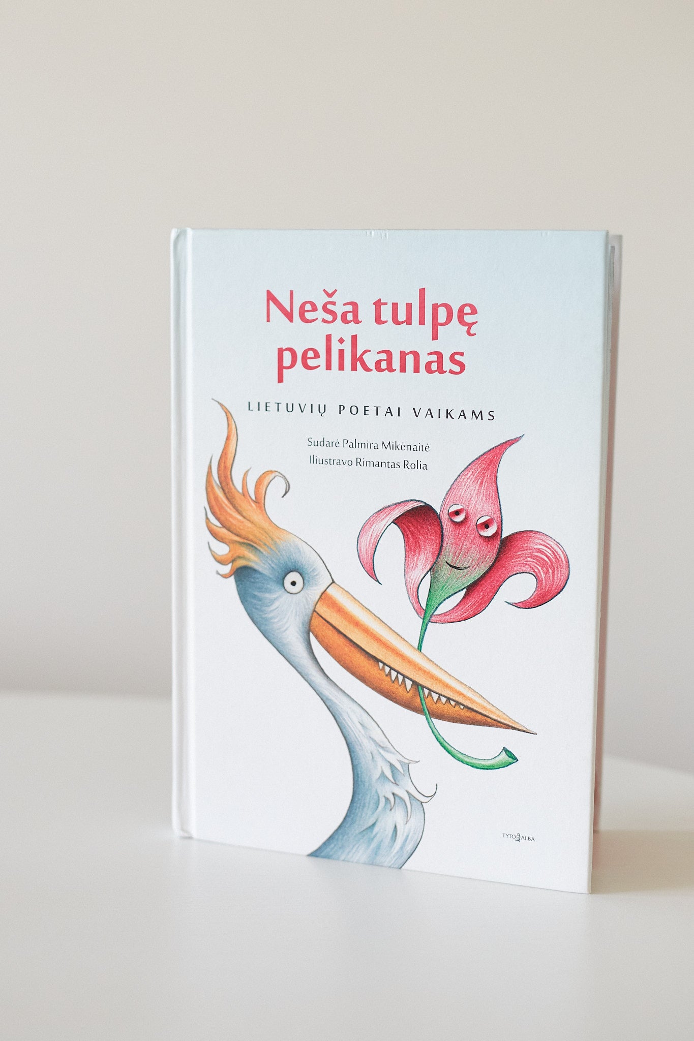 PELIKANAS NEŠA TULPĘ